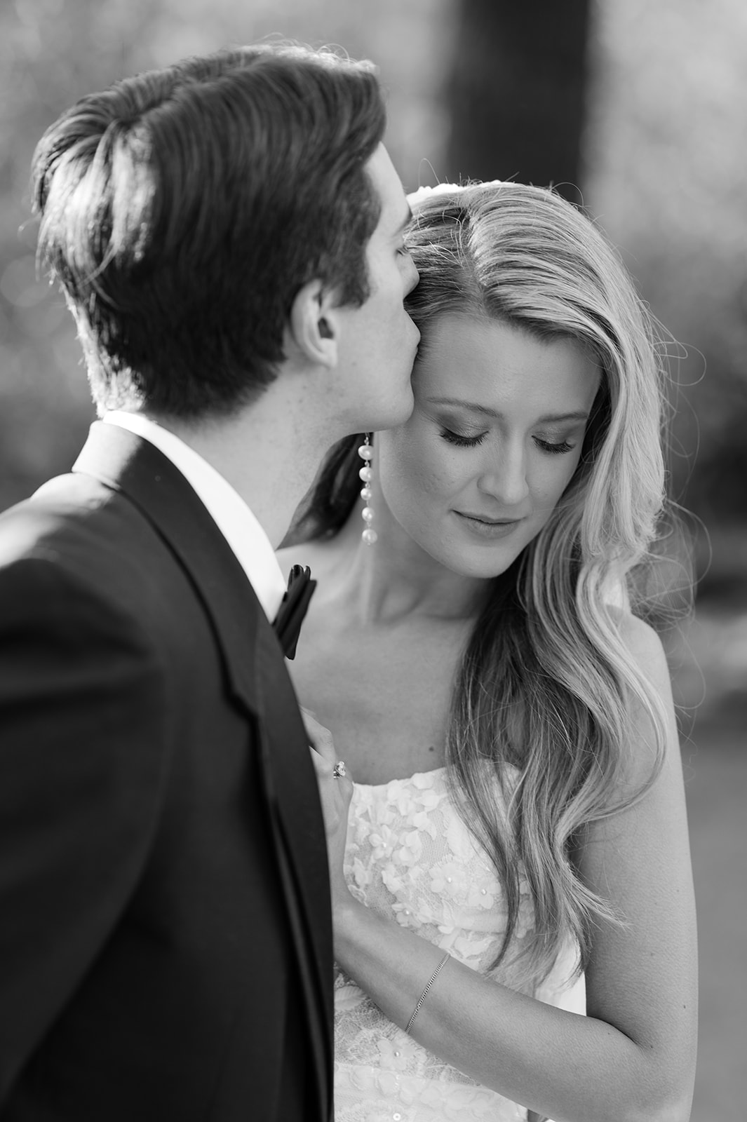 Bride and groom editorial wedding photos in Lake Tahoe. 