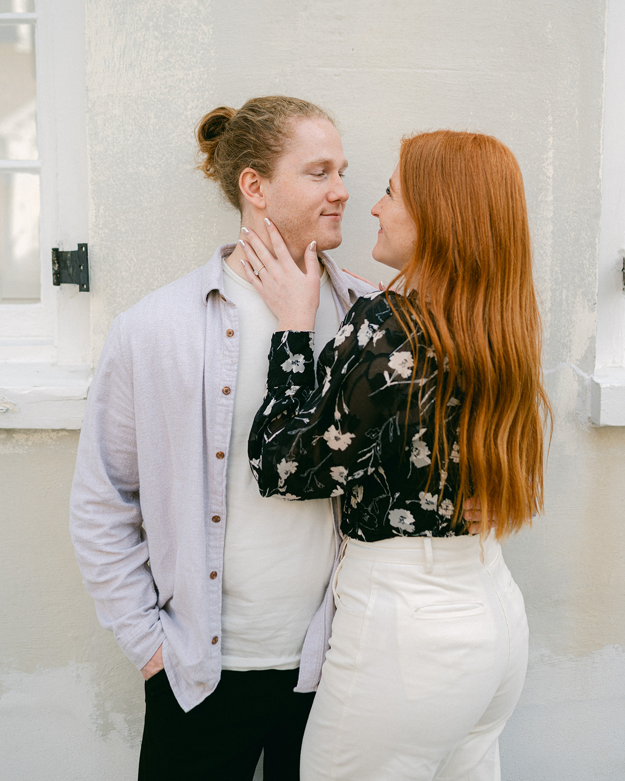 Classy and neutral engagement photo outfits. 