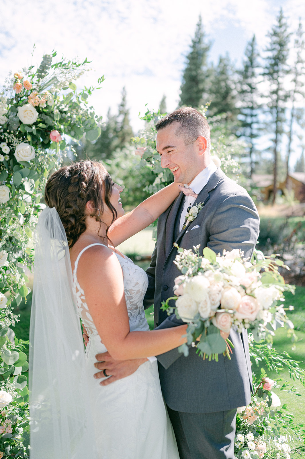 Floral summer wedding in Lake Tahoe captured by Sarah Woods Photography. 