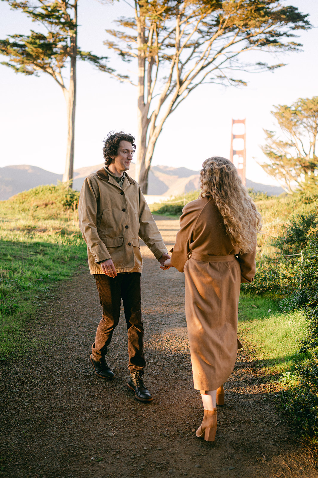 Fall engagement photo outfit ideas from a documentary style session in San Francisco. 