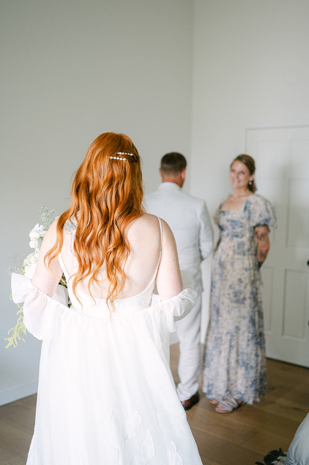 Bride first look with her parents | must-have wedding photo.