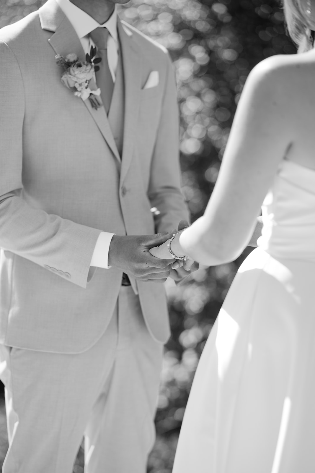 Exchange of rings close-up | timeless wedding detail photography