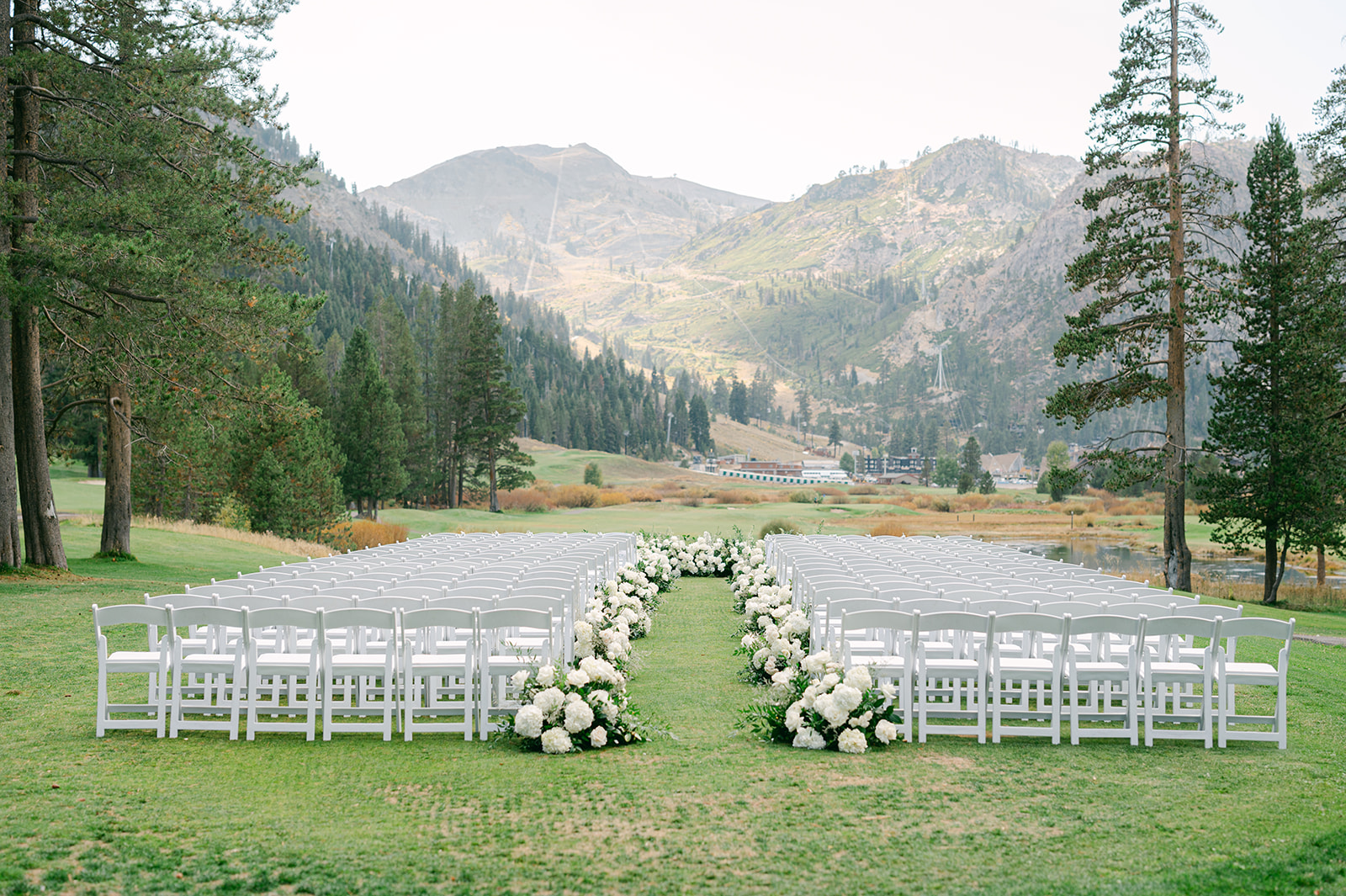 Everline Resort Lake Tahoe outdoor meadow wedding ceremony captured by Sarah Woods Photo.
